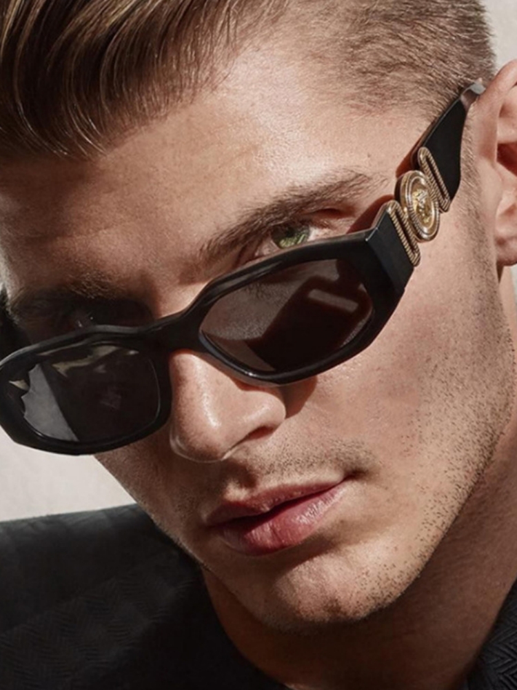 Men Accessories Online - Par de óculos de sol para